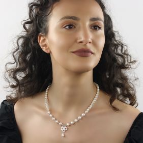 Colier trifoi din perle naturale albe, cristale Swarovski si argint