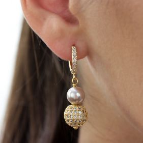 Cercei din perle de Mallorca, rhinestone si elemente placate cu aur 18k