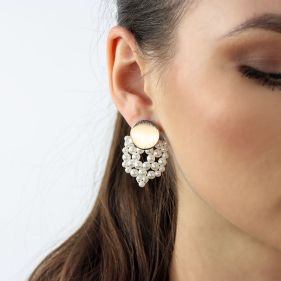 Cercei eleganti din perle de Mallorca albe si elemente placate cu aur 18K